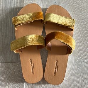 New American Eagle Velvet Sandals size 8